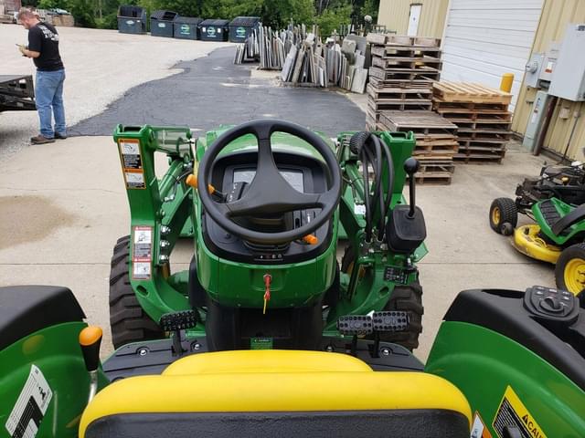 Image of John Deere 4044M equipment image 4