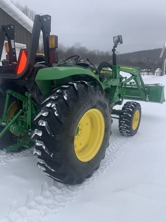 Image of John Deere 4044M equipment image 4