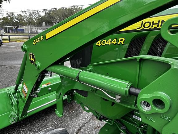 Image of John Deere 4044R equipment image 4