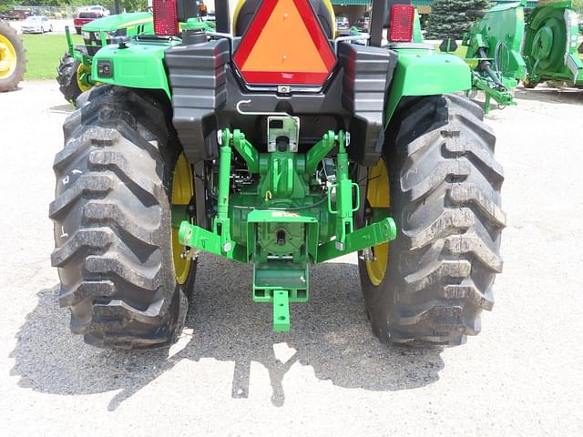 Image of John Deere 4044R equipment image 4