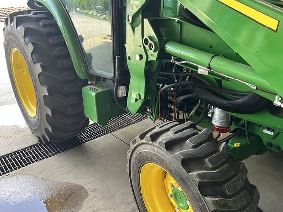 Image of John Deere 4044R equipment image 4