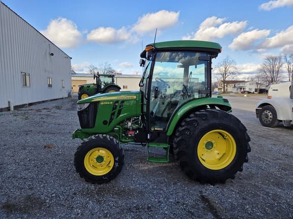Image of John Deere 4044R equipment image 1