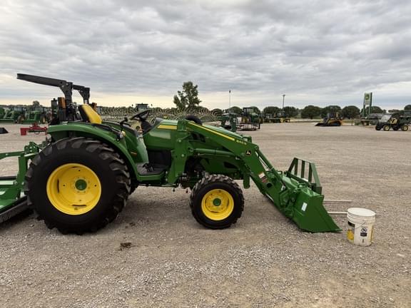 Image of John Deere 4044R equipment image 3