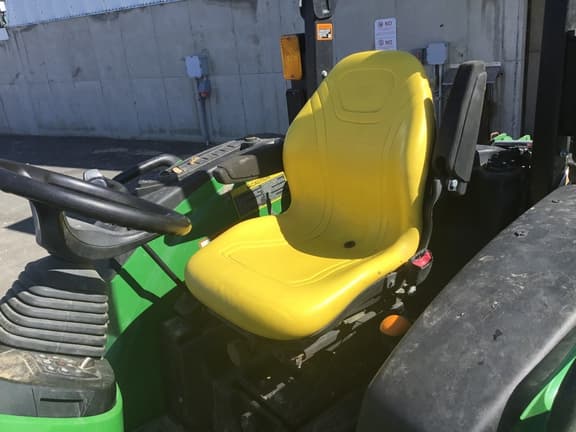 Image of John Deere 4044R equipment image 4