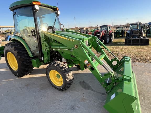 Image of John Deere 4044R equipment image 4