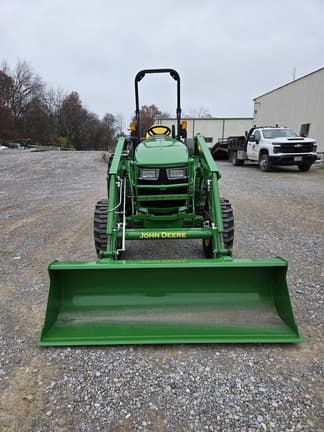 Image of John Deere 4044R equipment image 4