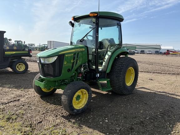 Image of John Deere 4044R equipment image 2