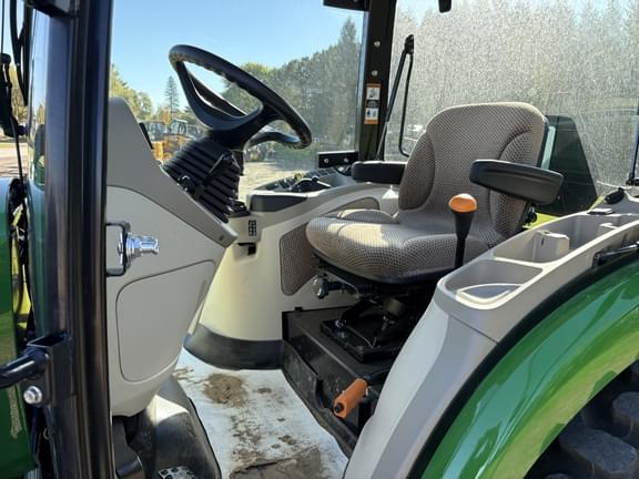 Image of John Deere 4044R equipment image 4