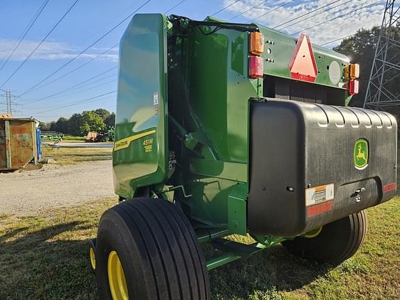 Image of John Deere 451M Silage Special equipment image 2