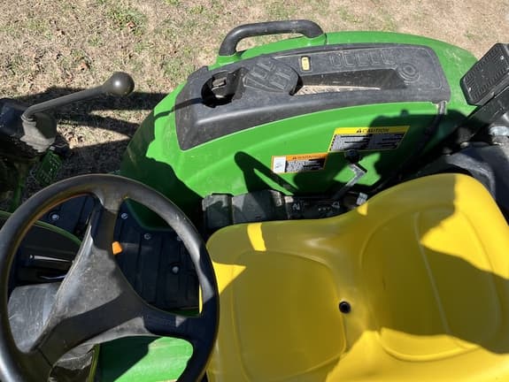 Image of John Deere 4052M equipment image 4