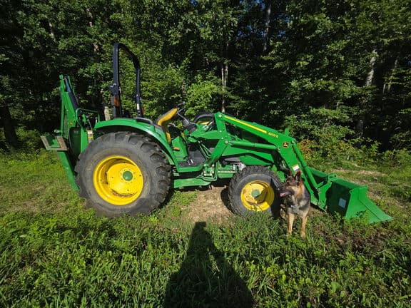 Image of John Deere 4052M equipment image 4