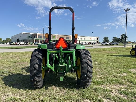 Image of John Deere 4052M equipment image 4