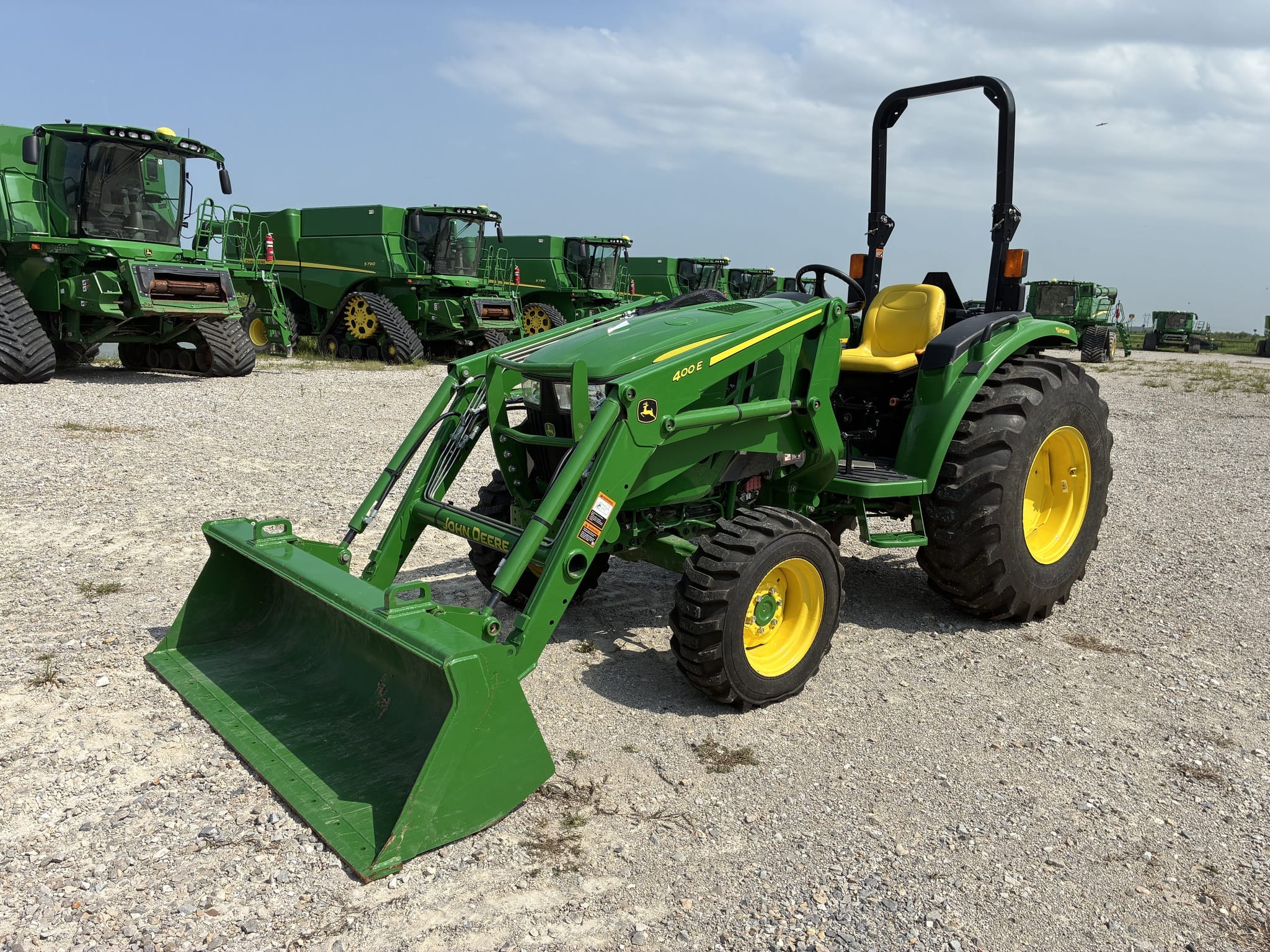 2024 John Deere 4052M Equipment Image0
