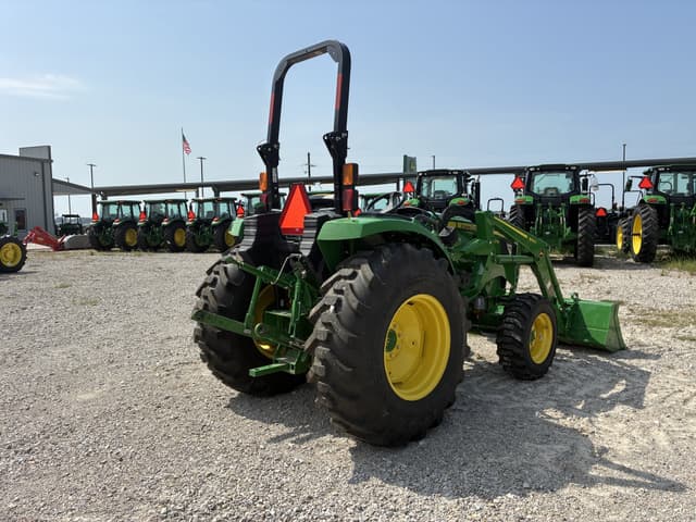 Image of John Deere 4052M equipment image 4