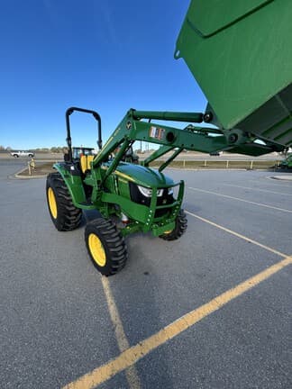 Image of John Deere 4052M equipment image 4