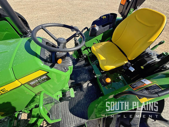 Image of John Deere 4052M equipment image 4
