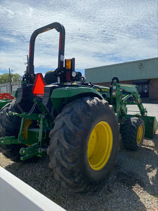 Image of John Deere 4052M equipment image 4