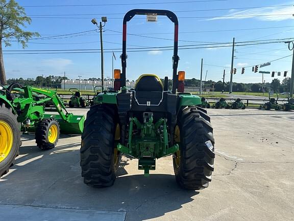 Image of John Deere 4052R equipment image 4
