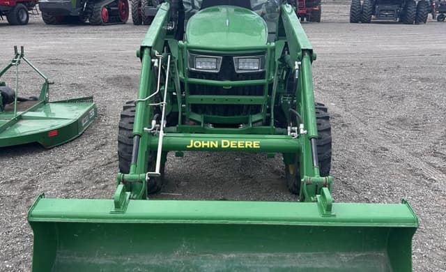 Image of John Deere 4052R equipment image 1
