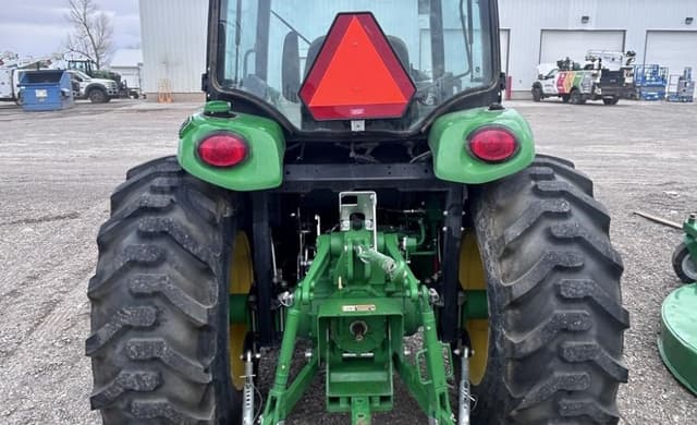 Image of John Deere 4052R equipment image 4