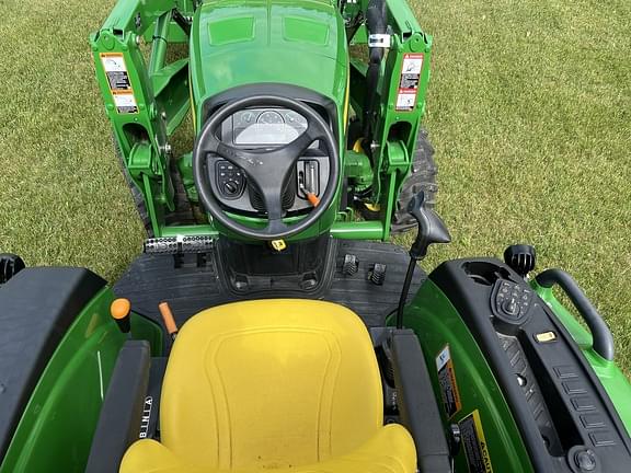 Image of John Deere 4052R equipment image 1