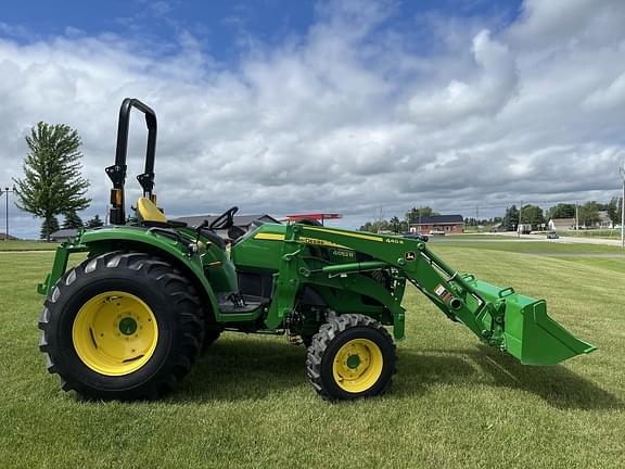 Image of John Deere 4052R equipment image 4