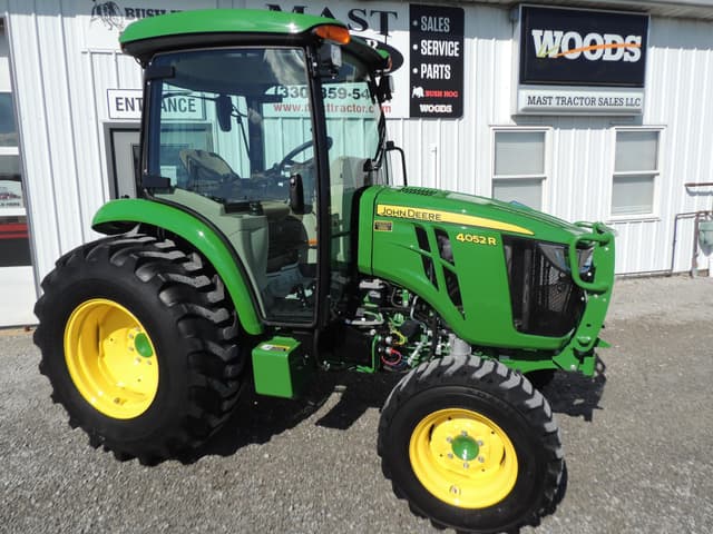 Image of John Deere 4052R equipment image 2