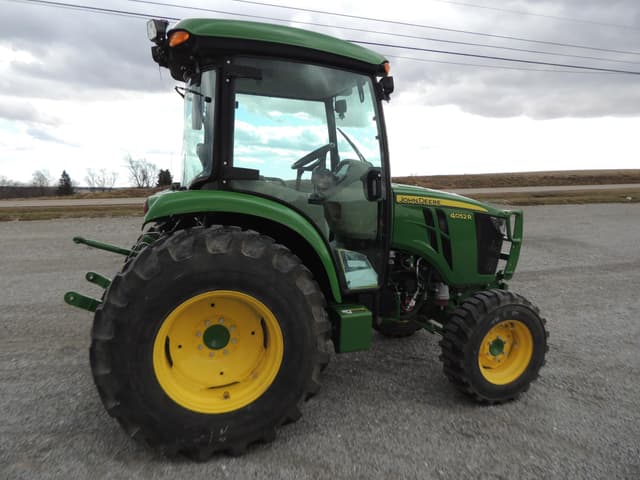 Image of John Deere 4052R equipment image 3
