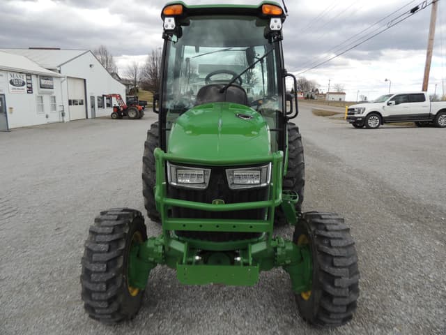 Image of John Deere 4052R equipment image 4