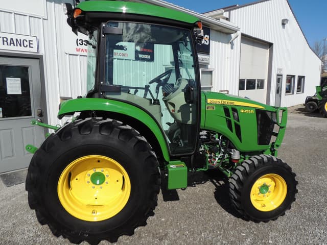 Image of John Deere 4052R equipment image 3