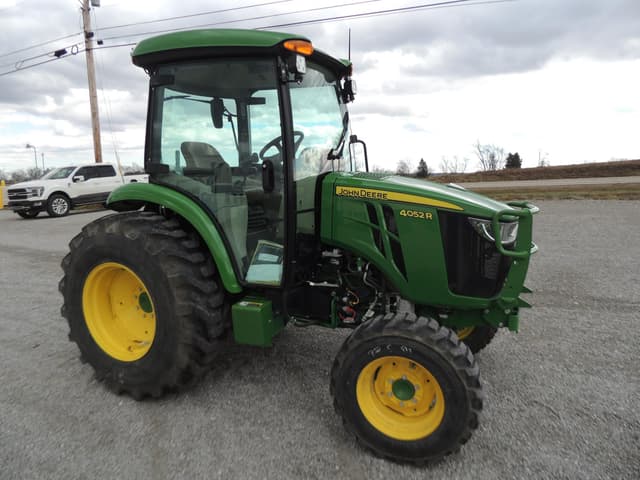 Image of John Deere 4052R equipment image 2