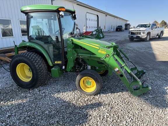 Image of John Deere 4052R equipment image 4