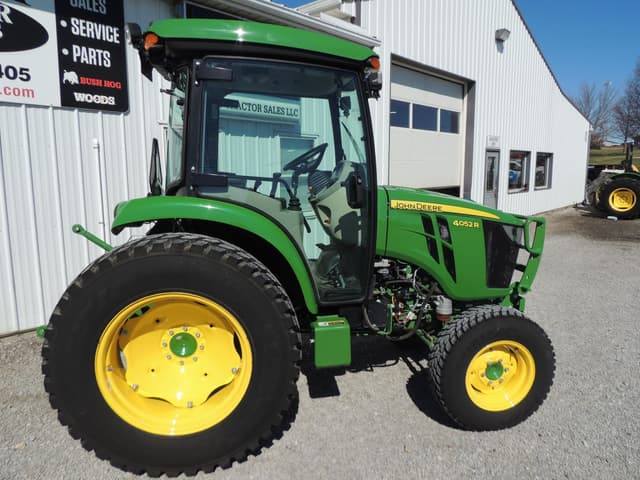 Image of John Deere 4052R equipment image 3