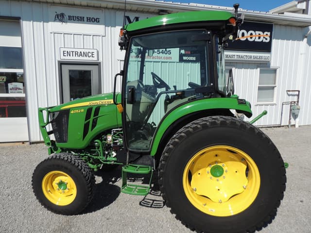Image of John Deere 4052R equipment image 1