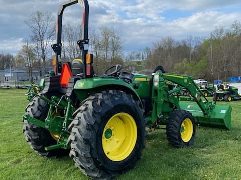 Image of John Deere 4052R equipment image 3