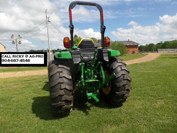 Image of John Deere 4052R equipment image 4