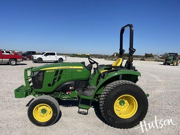 Image of John Deere 4052R equipment image 3