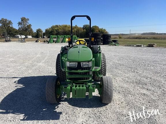 Image of John Deere 4052R equipment image 4