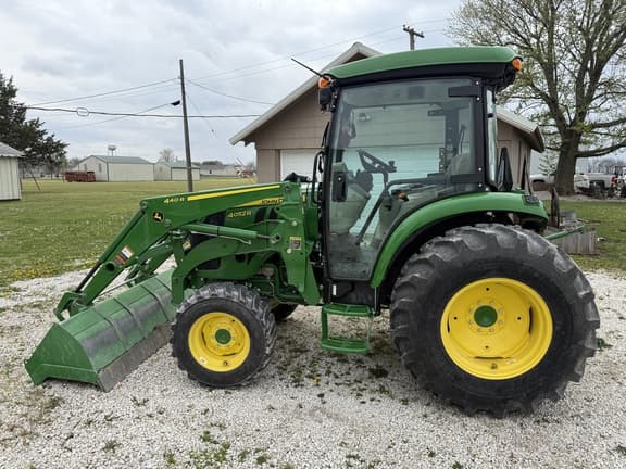 Image of John Deere 4052R equipment image 1