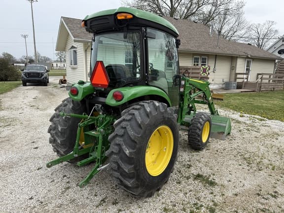 Image of John Deere 4052R equipment image 4