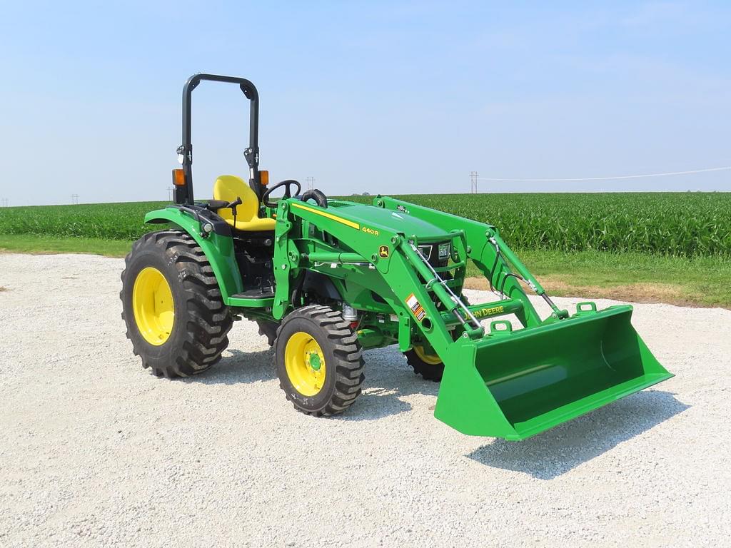Image of John Deere 4052R Image 1