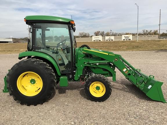 Image of John Deere 4052R equipment image 3