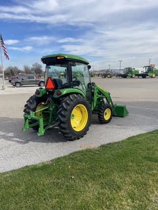 Image of John Deere 4052R equipment image 4