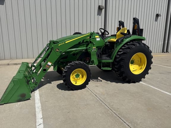 Image of John Deere 4052R equipment image 3