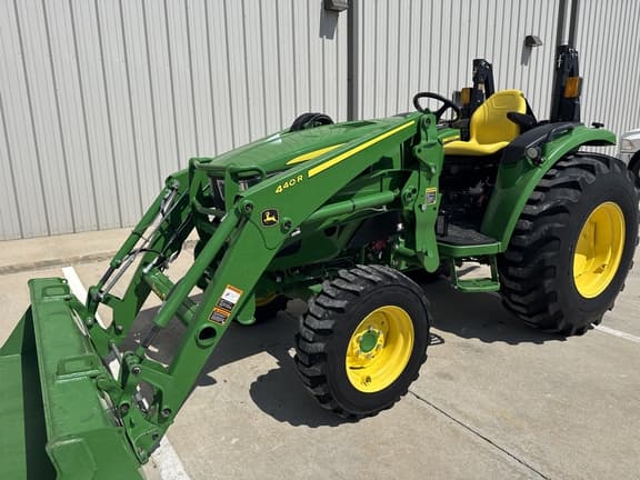 Image of John Deere 4052R equipment image 4