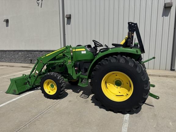 Image of John Deere 4052R equipment image 4