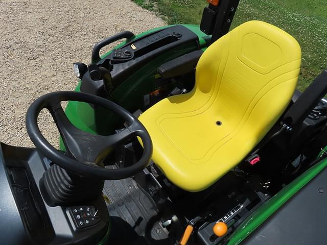 Image of John Deere 4052R equipment image 4