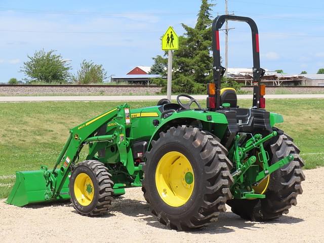 Image of John Deere 4052R equipment image 3