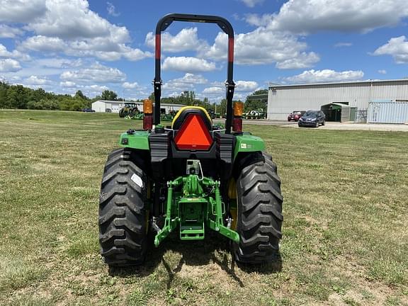 Image of John Deere 4052R equipment image 4