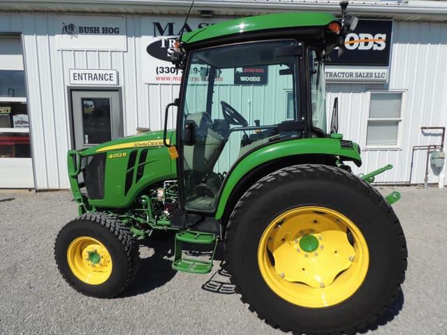 Image of John Deere 4052R equipment image 1